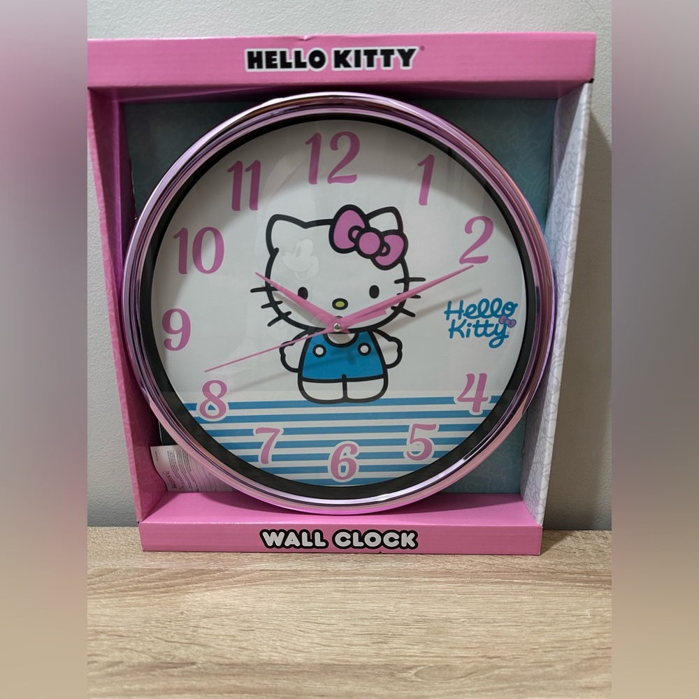 🎀HELLO KITTY WALL CLOCK ANALOG DISPLAY LARGE 13.5” DIAMETER NEW SANRIO